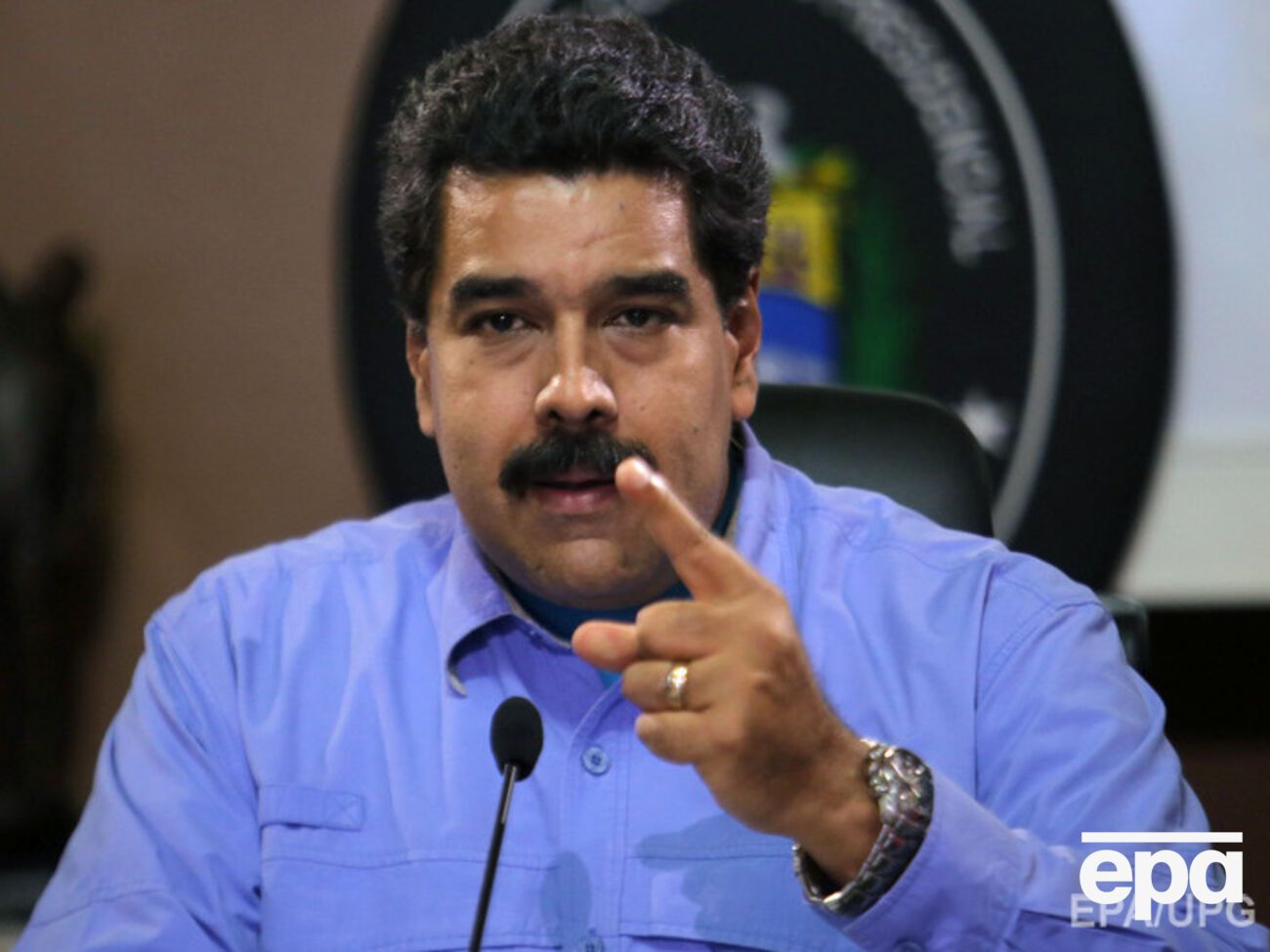 Мадуро закрыл границу Венесуэлы с Колумбией