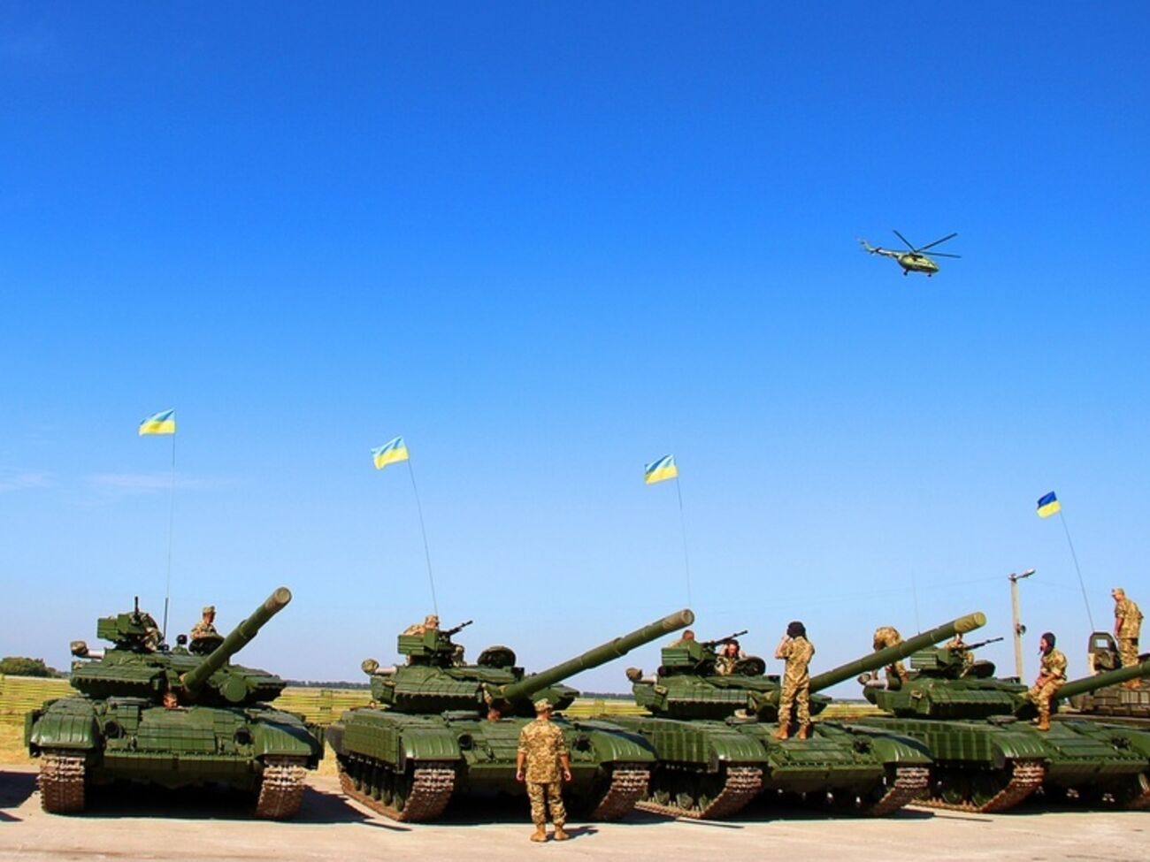 Порошенко передаст военным отремонтированную и модернизированную технику