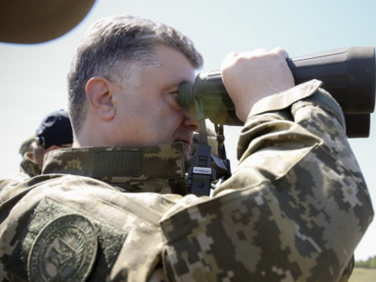 Порошенко поддерживает создание контрактной армии