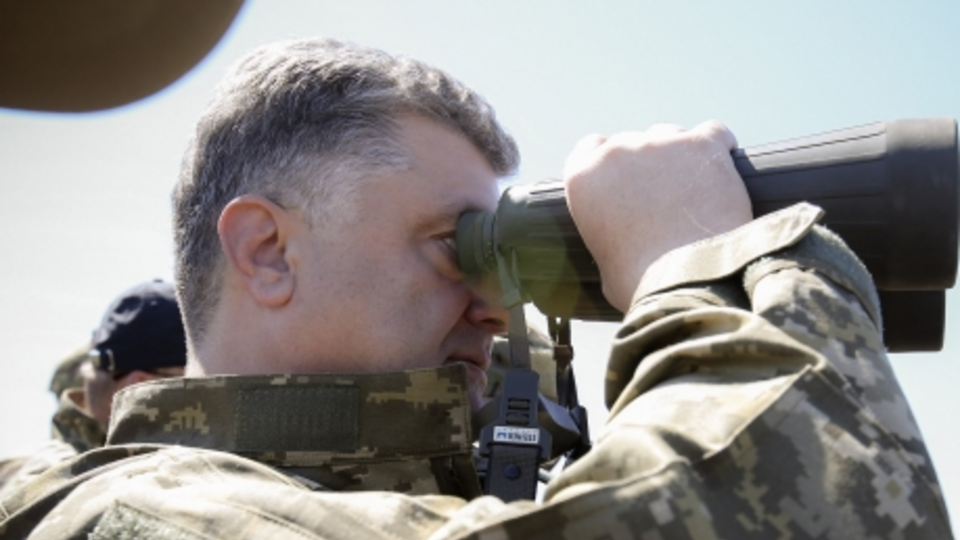 Порошенко поддерживает создание контрактной армии