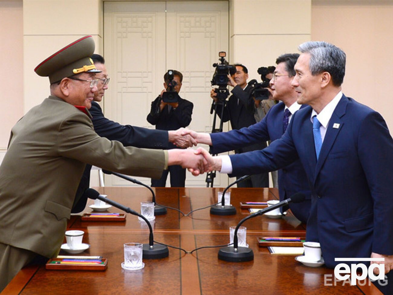 Встреча представителей КНДР и Южной Кореи продолжалась более двух часов