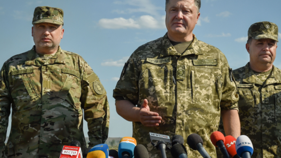 Президент Петр Порошенко в Чугуеве выразил уверенность в силе и прекрасной подготовке ВСУ