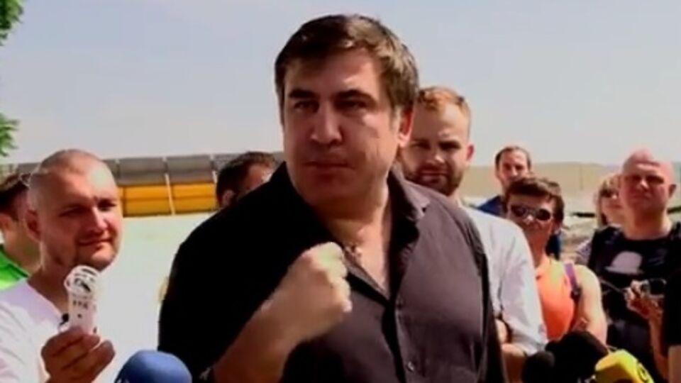 Саакашвили: Хозяин виллы покрыл бассейны маскировкой, чтобы спрятать их от камер беспилотников