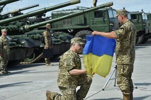 Порошенко: Спасибо бойцам за дорогой подарок