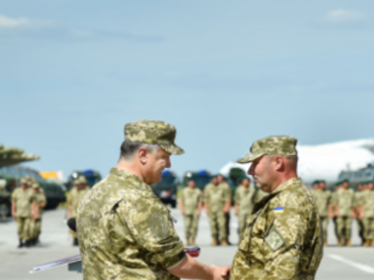 Порошенко наградил&nbsp;государственными наградами 15 военнослужащих, отличившихся в зоне проведения&nbsp;АТО