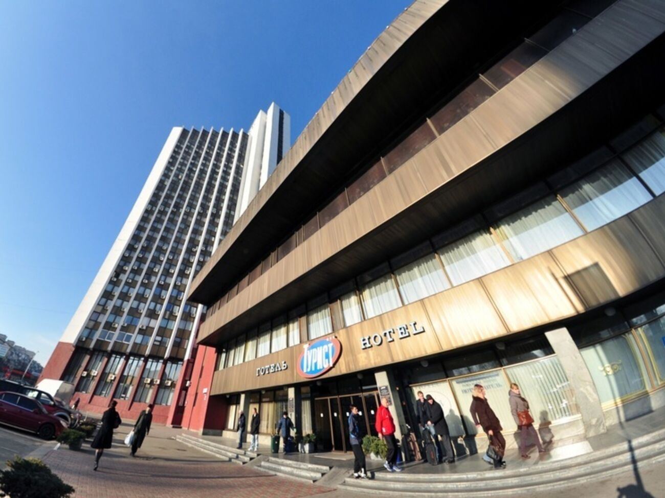 Гостиница находится вблизи станции метро "Левобережная"