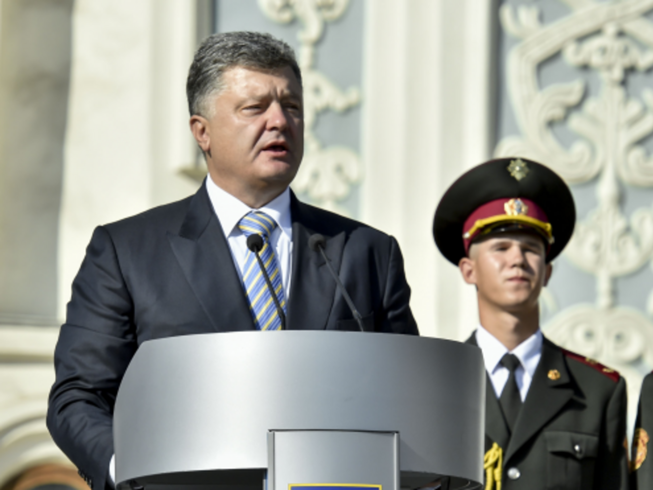 Порошенко призвал украинцев к единству