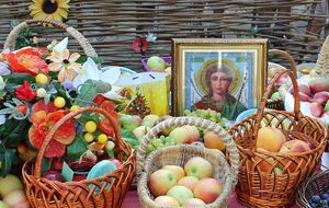 19 августа в церкви освящают плоды и фрукты нового урожая, мед, хлебные колосья
