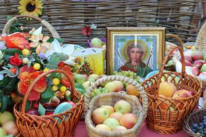 19 августа в церкви освящают плоды и фрукты нового урожая, мед, хлебные колосья