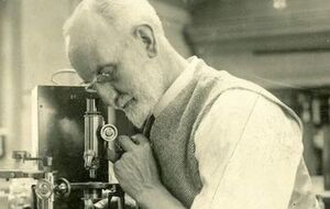 Джордж Паркер Биддер — британский ученый, выпустивший в Северное море 1020 бутылок с записками для изучения подводных течений в 1904---1906 годах