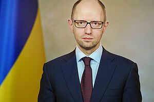 Яценюк поздравил украинцев с Днем флага