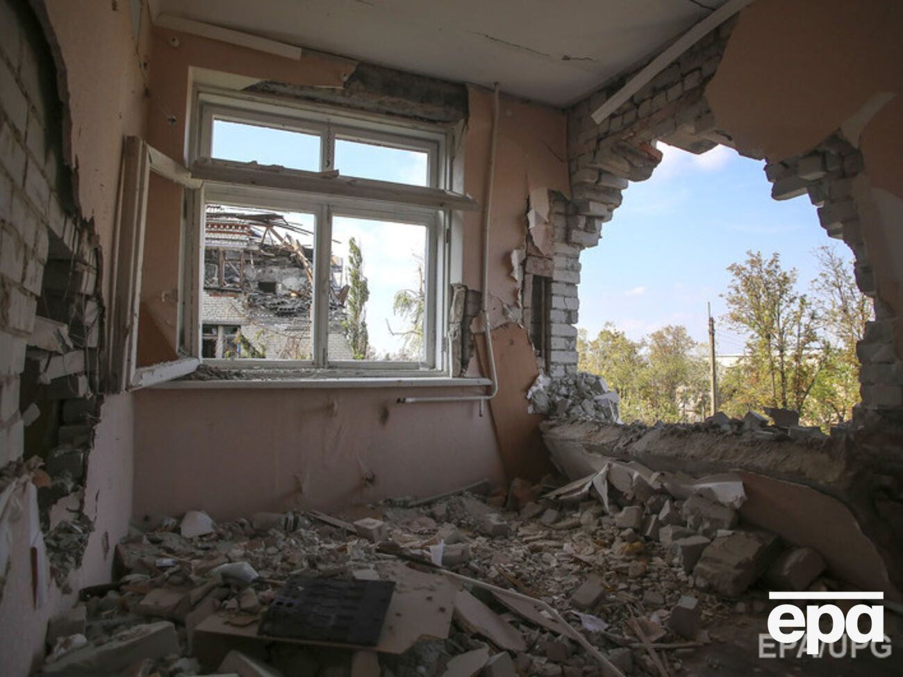 Боевики обстреливают ближние к аэропорту населенные пункты