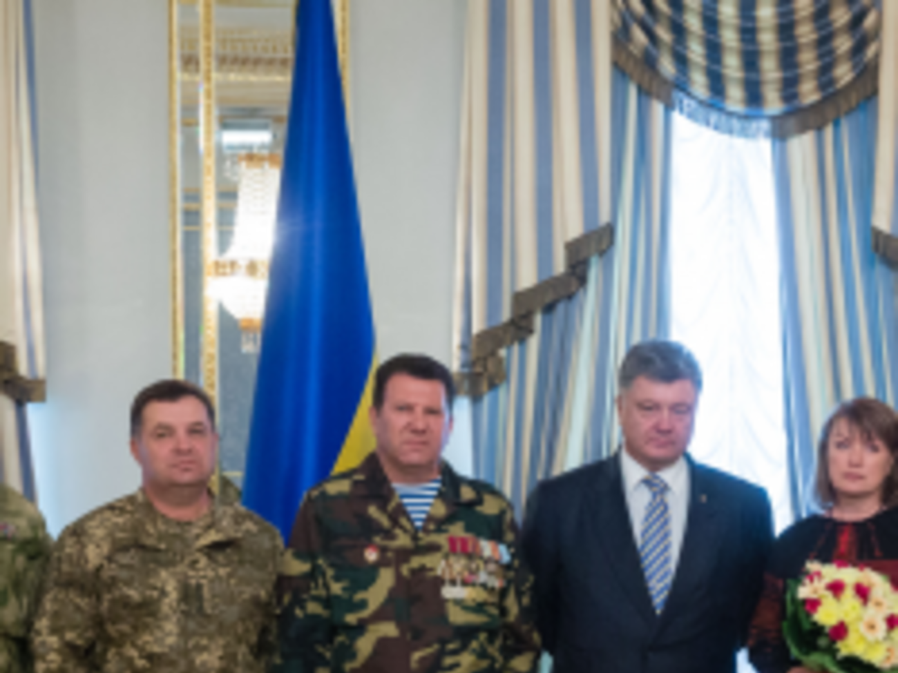 Награду из рук президента приняла жена погибшего военного