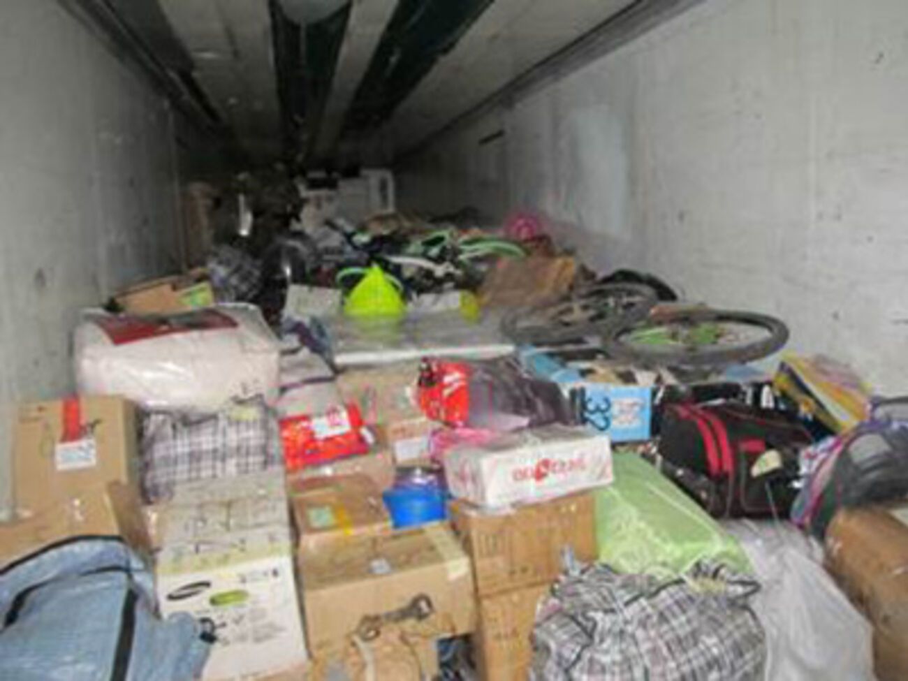 Через границу пытались переправить товары широкого потребления на 500 тыс. грн