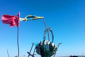 Над Саур-Могилой установили желто-синий флаг