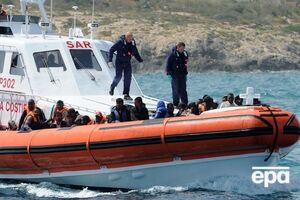 Катера береговой охраны Италии спасают мигрантов в Средиземном море