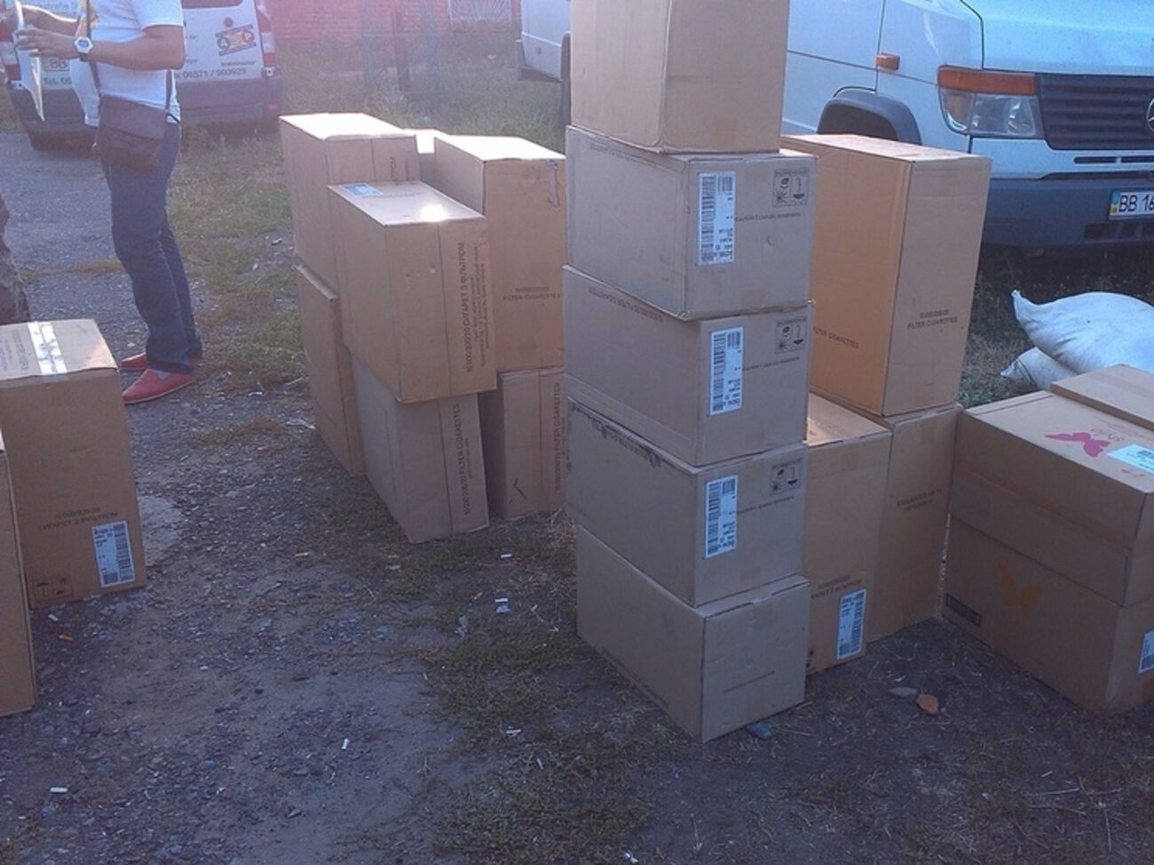 Доник:&nbsp;Когда приехали &ndash; застали картину, как фискалы, прокурорские и СБУшники по жаре перегружают и пересчитывают ящики, якобы уже украденные