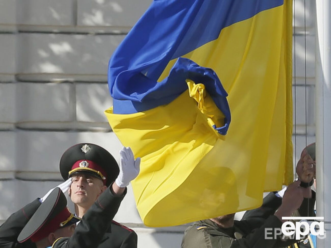 Украинское гражданство получили почти 2 тыс. человек