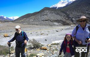 Непал открыл доступ туристам на Эверест