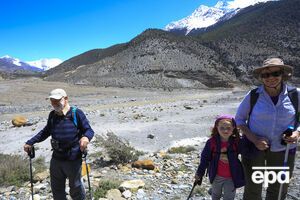 Непал открыл доступ туристам на Эверест