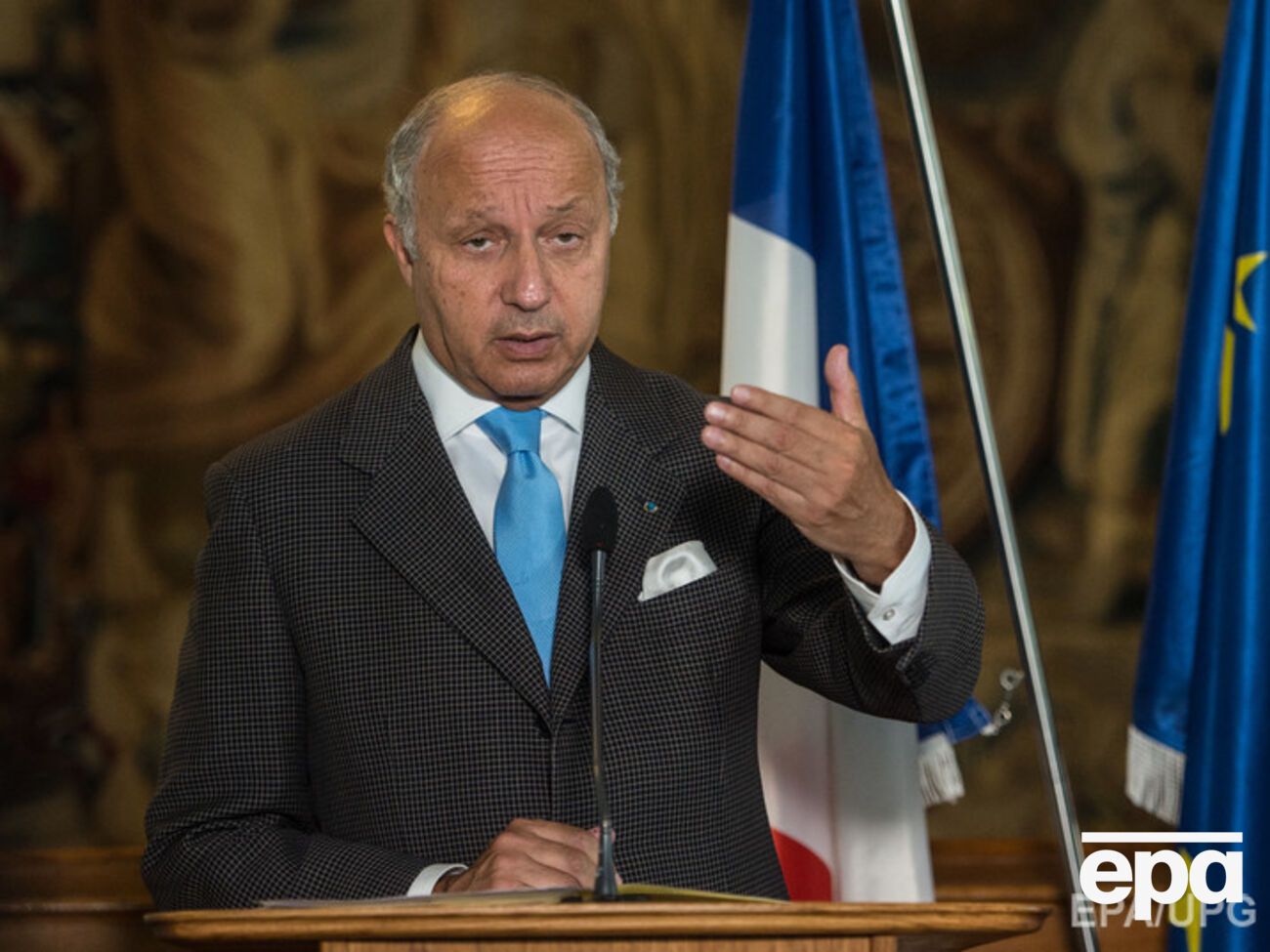 Фабиус заявил, что Россия иногда "достаточно смело толкует действительность"