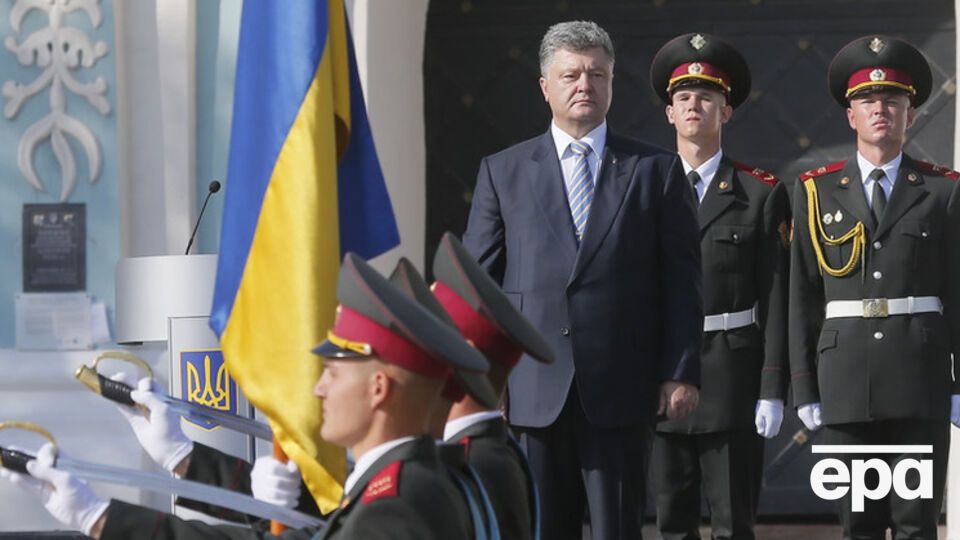 Порошенко подчеркнул, что каждый шестой пришедший в ВСУ военный --- доброволец