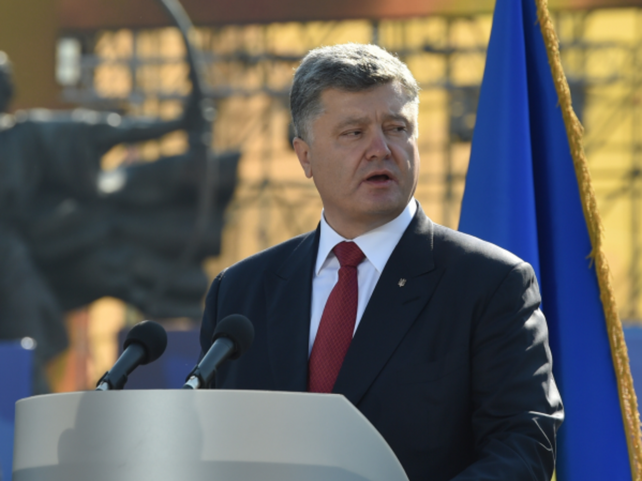 Порошенко обещает найти средства для индексации зарплат и пенсий