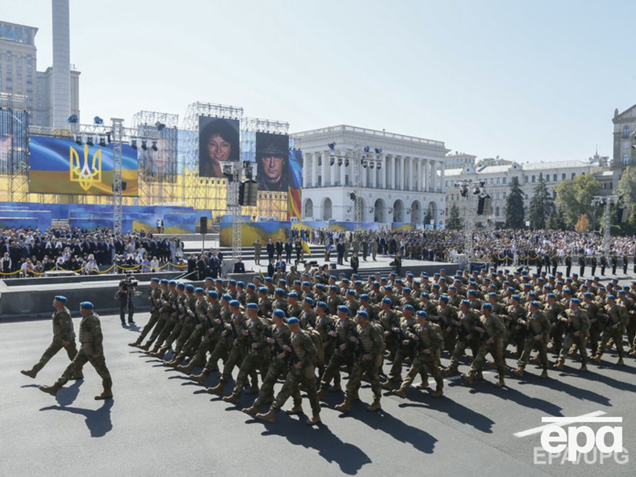 В центре Киева прошел праздничный парад