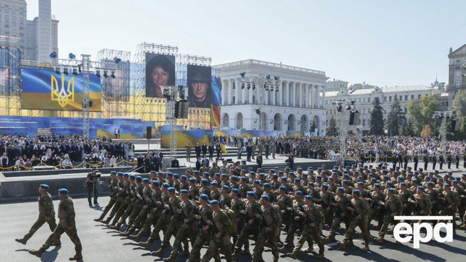 В центре Киева прошел праздничный парад