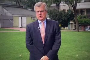 Саймон Смит занимает должность посла Великобритании в Украине с сентября 2012 года