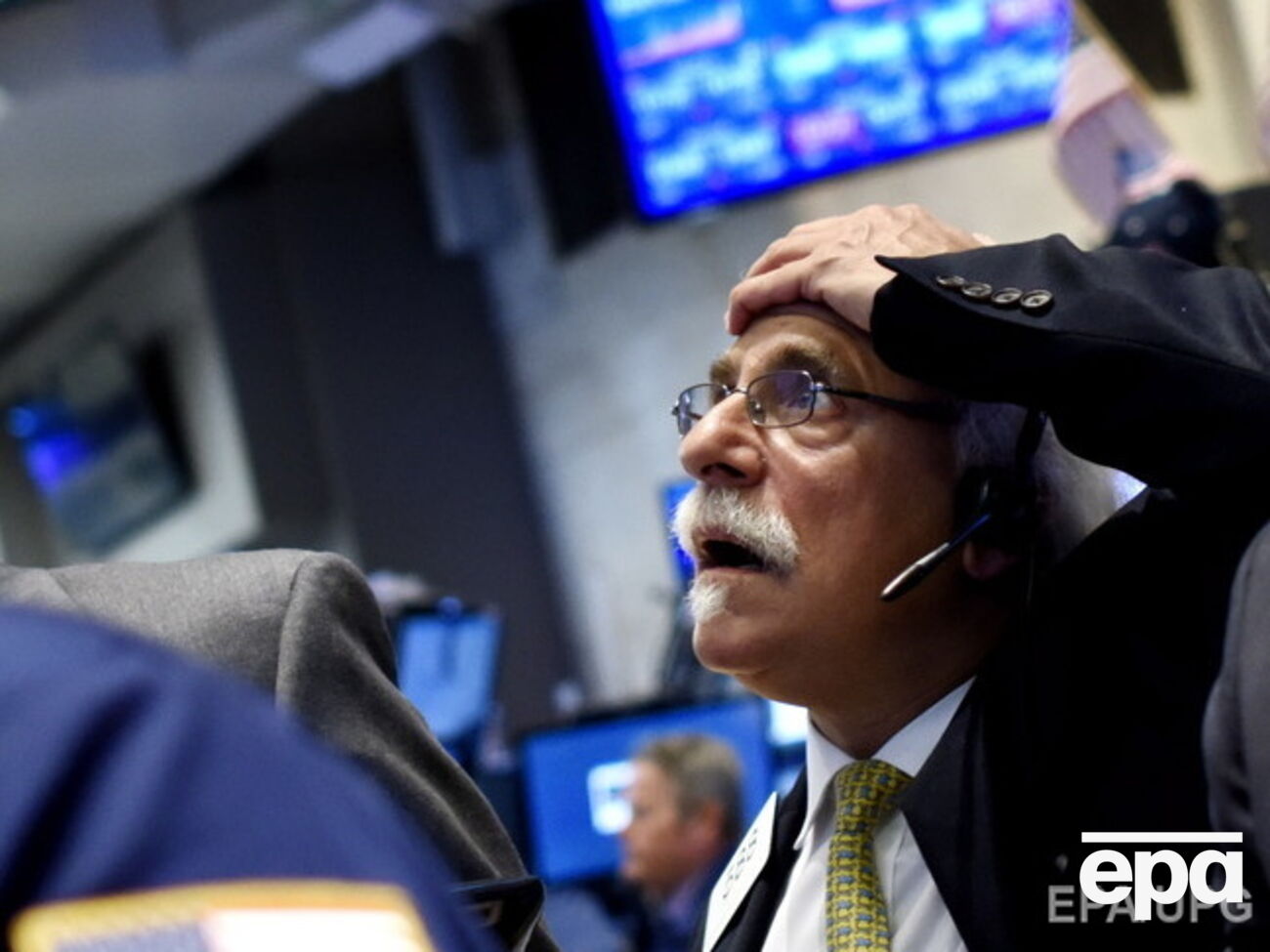 На открытии торгов резко снизились ведущие фондовые индексы Америки