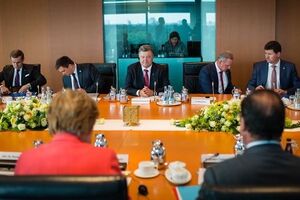 Петр Порошенко рассказал, что с Ангелой Мерукель и Франсуа Олландом обсудил проведение боевиками Донбасса незаконных выборов