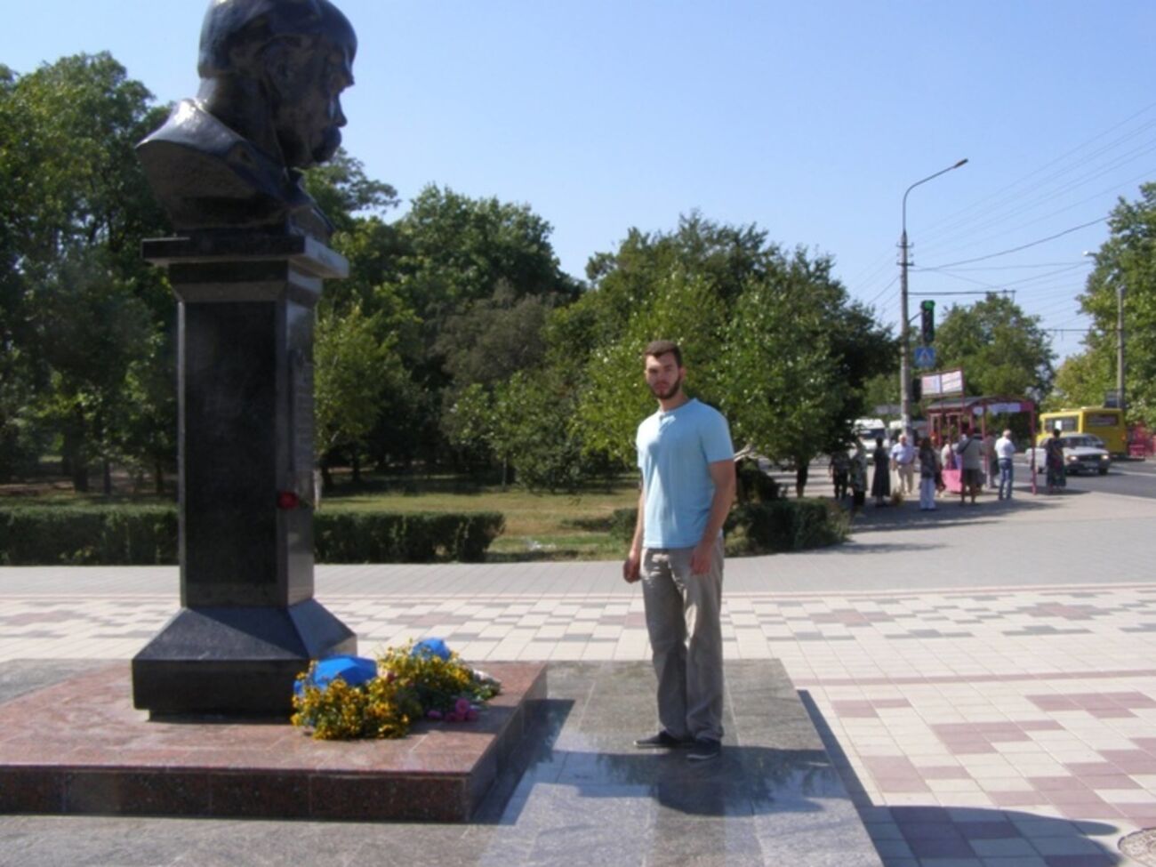 Леонид Кузьмин был задержан в Симферополе за цветы, которые он принес к памятнику Тарасу Шевченко