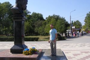 Леонид Кузьмин был задержан в Симферополе за цветы, которые он принес к памятнику Тарасу Шевченко
