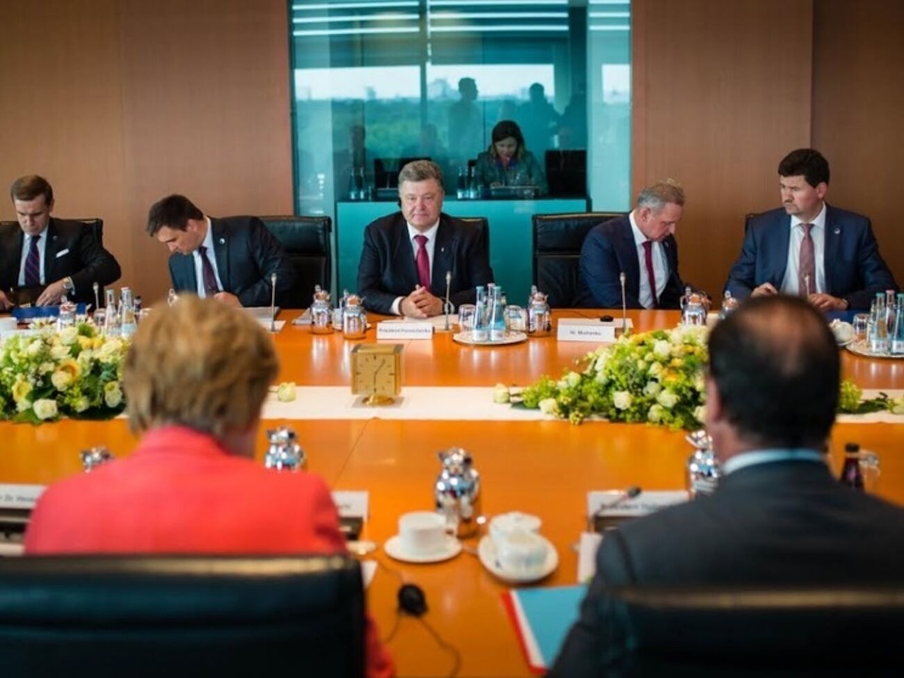 Порошенко посетил Германию, где встретился с Гауком, Меркель и Олландом. Фоторепортаж