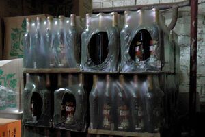 Почти 19 тыс. бутылок вина с поддельными акцизными марками хранились на складе в Херсоне