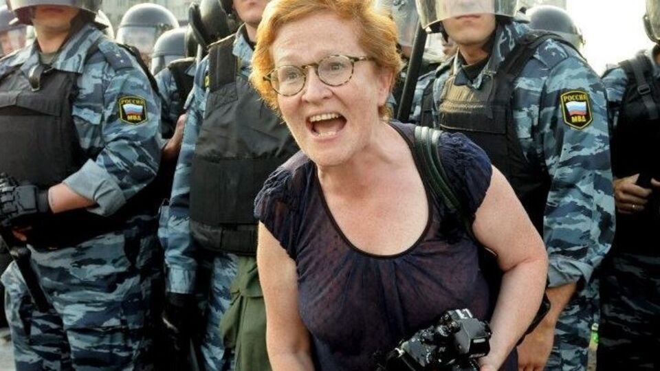 Приговор Сенцову и Кольченко вызывает ощущение "подлости, нечестности, бессилия, вранья и лжи", заявила Ивлева