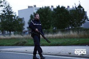 В результате стрельбы пострадали два полицейских, позже один скончался в больнице