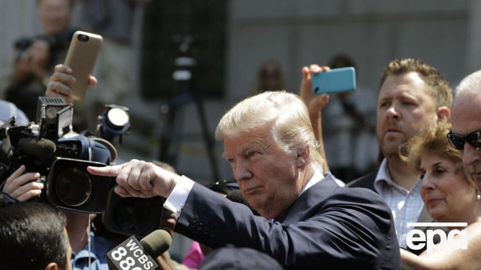 Трамп несколько раз не давал журналисту задать вопрос