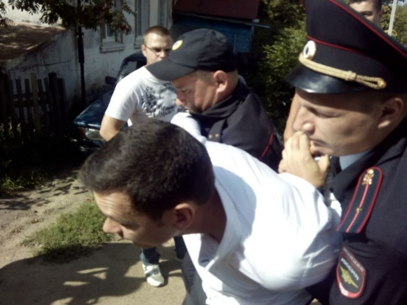 Олега Яшина задержали и отвезли в отдел полиции
