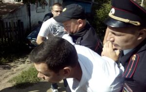 Олега Яшина задержали и отвезли в отдел полиции
