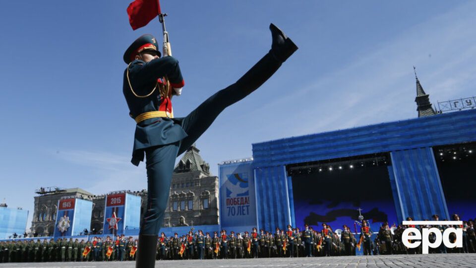 В отчете указано, что по состоянию на 1 февраля 2015 года денежные компенсации получили более пяти тысяч семей погибших и раненных военнослужащих