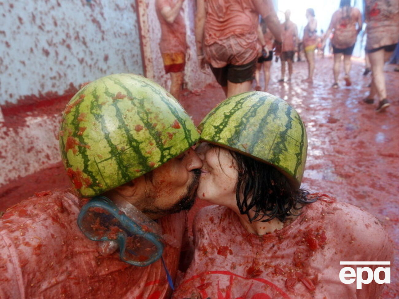 Участники фестиваля использовали около 100 тонн помидоров