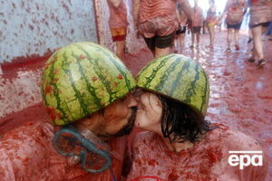 Участники фестиваля использовали около 100 тонн помидоров