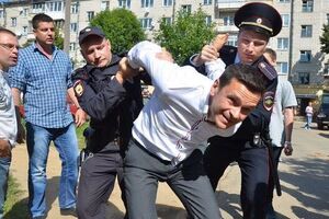 Оппозиционера Яшина уже освободили