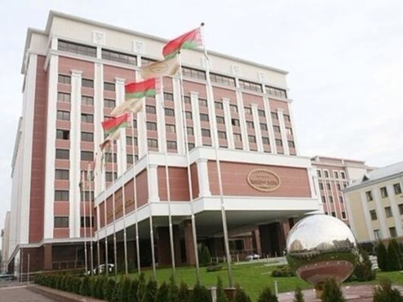 Очередной раунд переговоров по Украине в Минске начался