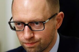 Яценюк: Цена на Brent составляет 43 доллара. Это потянуло вниз курс российской национальной валюты и привело к очень серьезным проблемам с банковской стабильностью в России