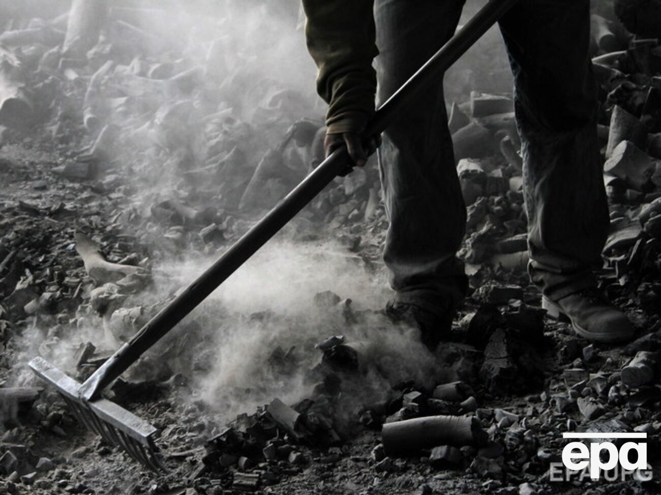 Украина намерена импортировать почти 400 тыс. тонн угля из ЮАР и РФ