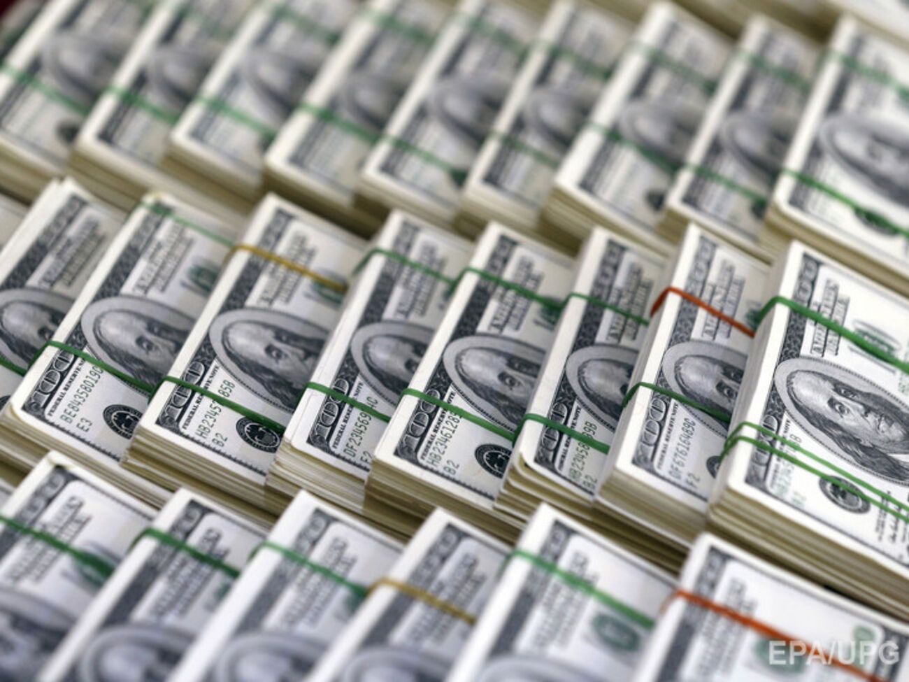 Нацбанк укрепил курс гривны к доллару на 1,2 грн, к евро – на 1,6 грн