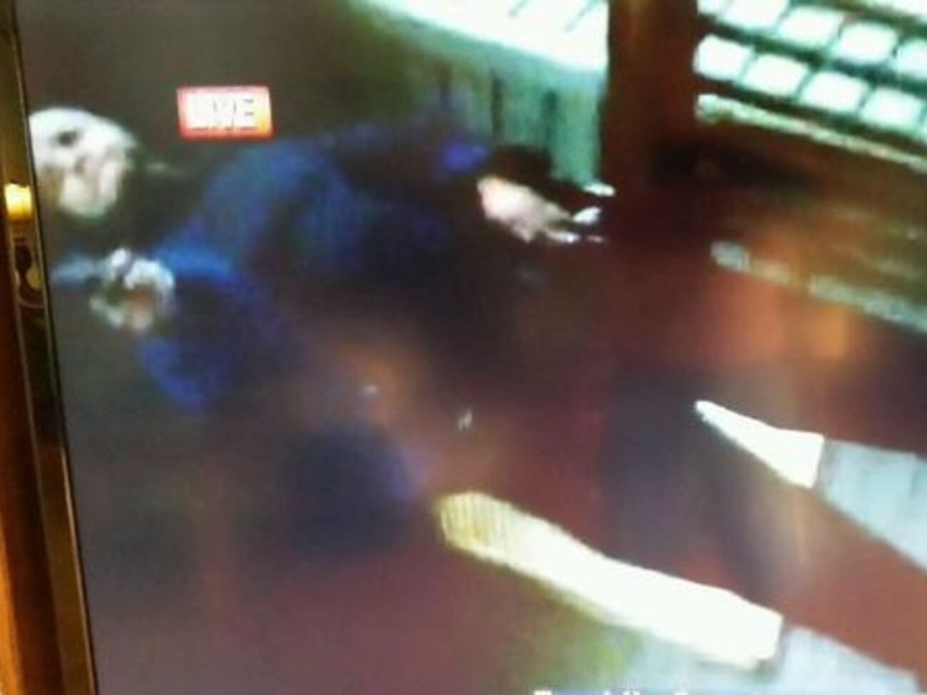 Камера сняла лицо предполагаемого преступника